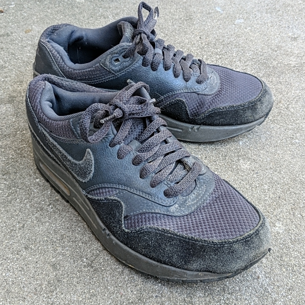 Black Nike Air Max